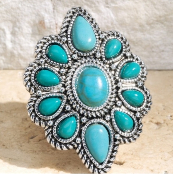 New boutique western turquoise adjustable ring - Picture 4 of 9